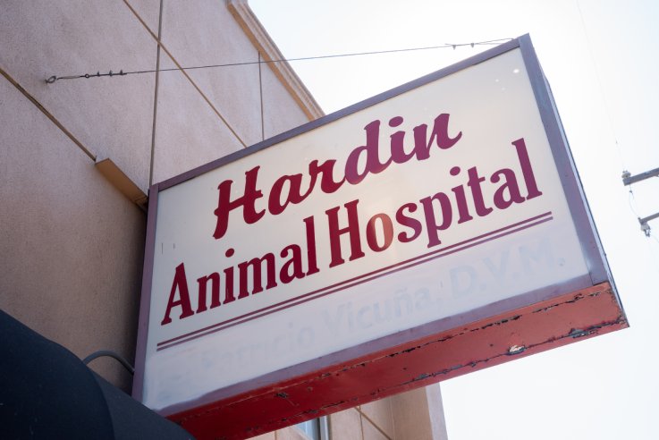Hardin Animal Hospital sign